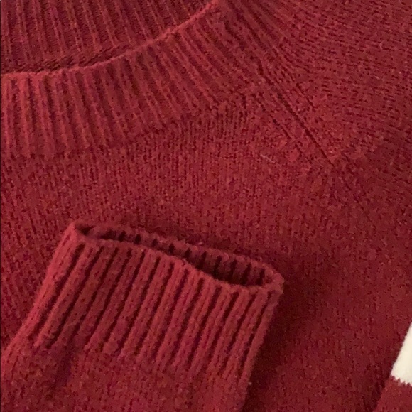 Burgundy and white Hollister knit sweater - Picture 3 of 3